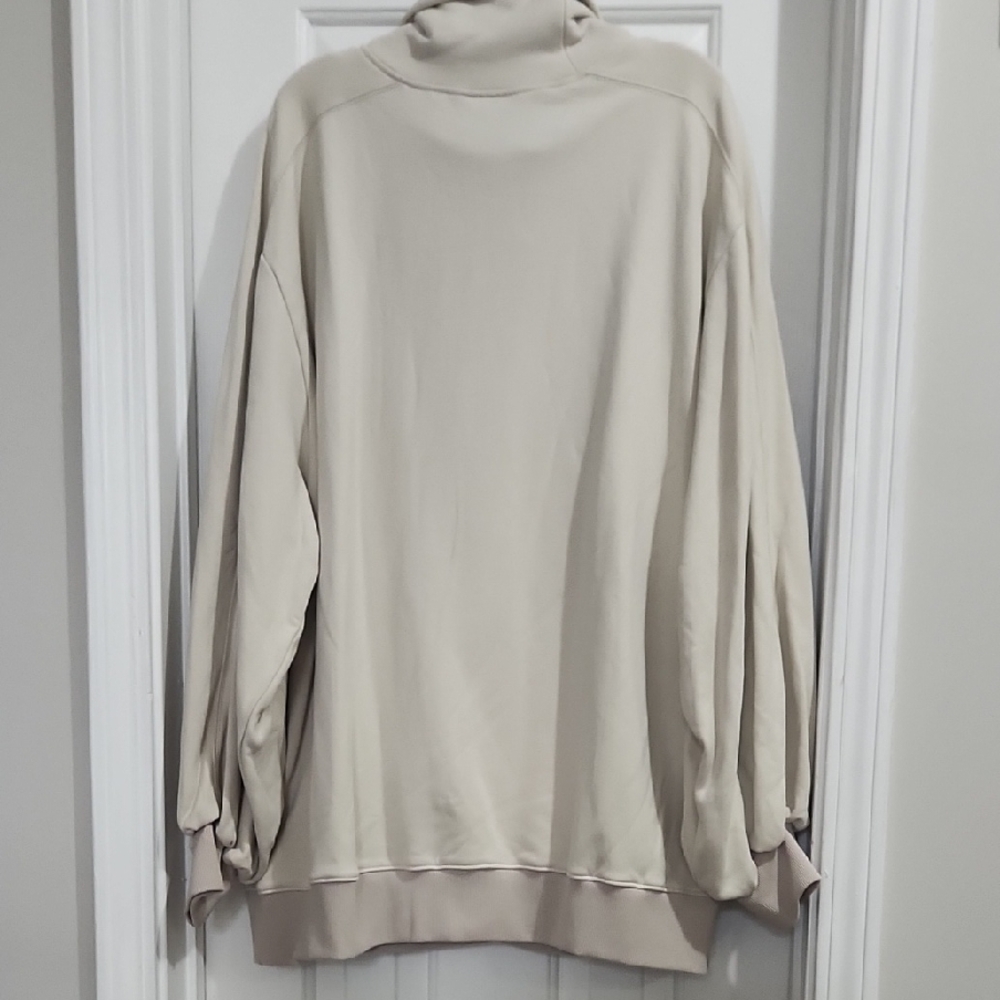 Cozy Oversized Two Tone Turtleneck Sweater With Pockets - Picture 10 of 10